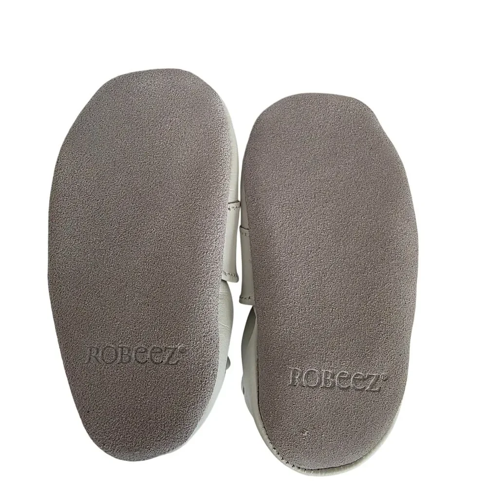 Robeez White Baby Shoes 6-12 Months